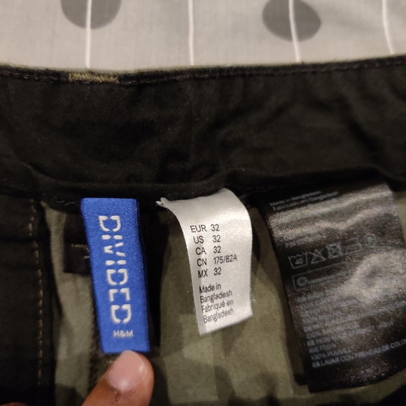 H&M Divided Shorts Green - Picture 3 of 3